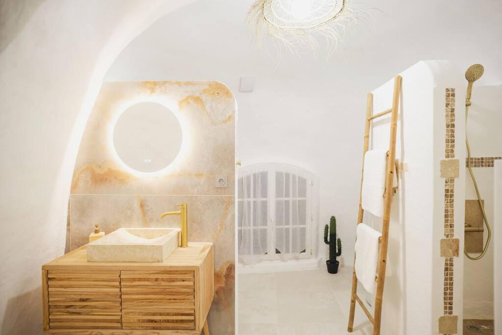 Le Temple D'Aphrodite, Appartement Avec Spa 비엔 외부 사진
