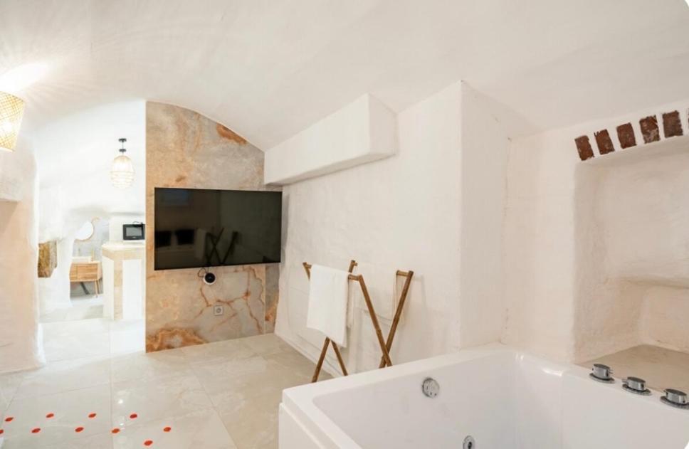 Le Temple D'Aphrodite, Appartement Avec Spa 비엔 외부 사진